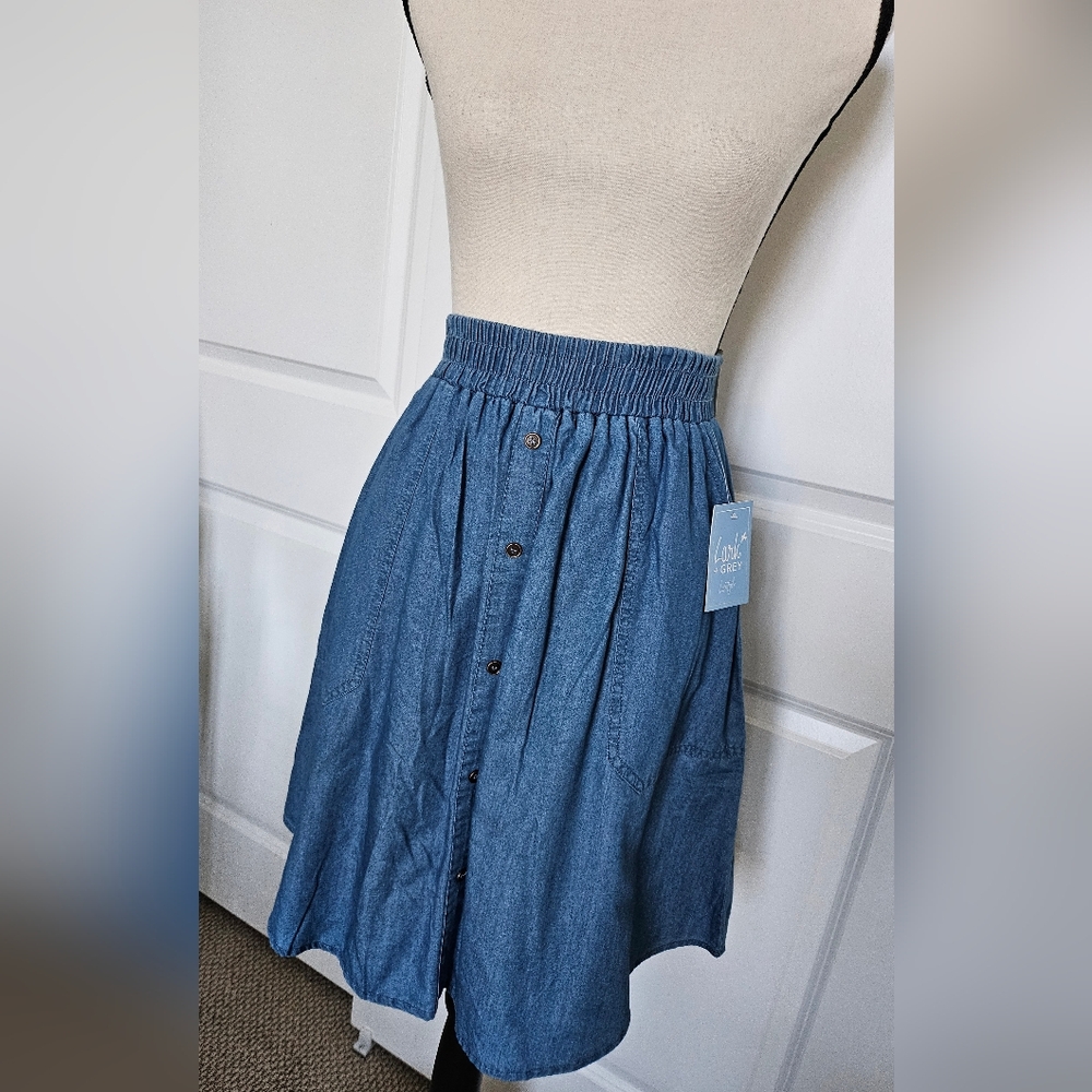 NWT Casual Chic Blue Cotton Midi Skirt with Button Detail size small